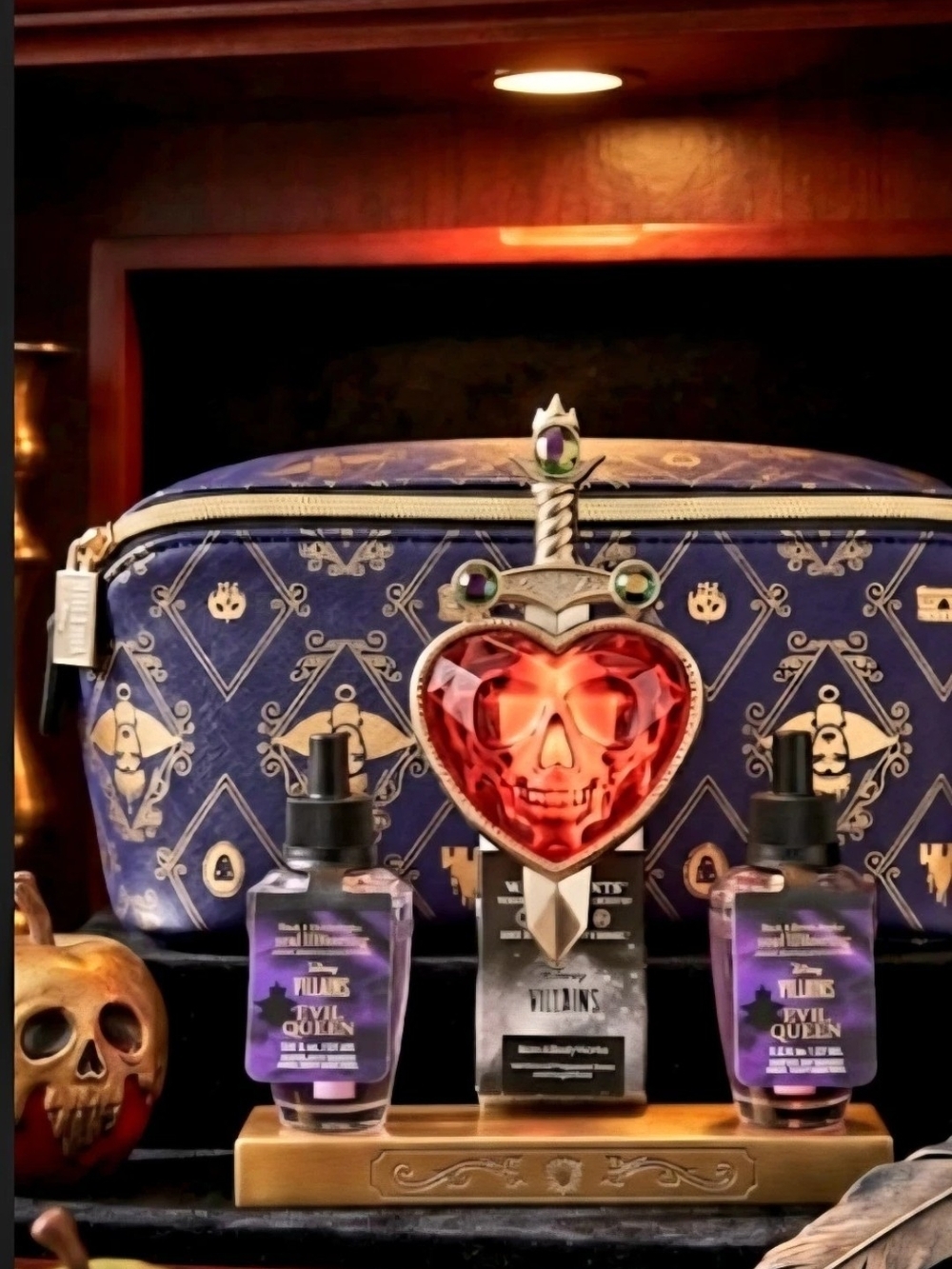 Disnev Villains EVIL QUEEN Set: Heart Skull Wallflower + Bag +2 Refills